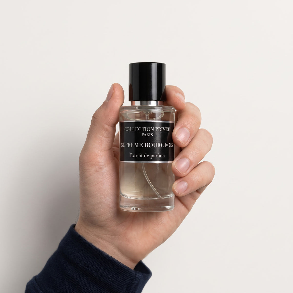 Supreme Bourgeois – flacon 50 ml en main